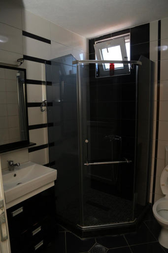 Bathroom 2, Hotel Venisi, Prizren