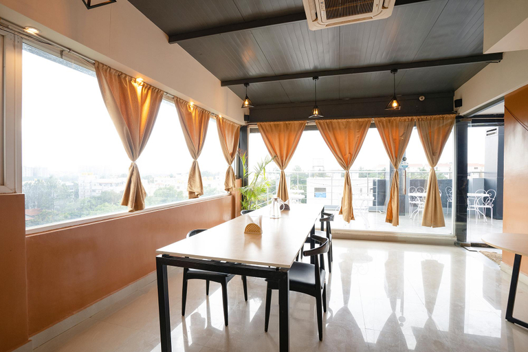Food & Drinks, Via Royal Sterling, Bangalore