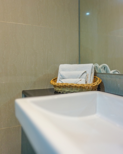 Bathroom 12
