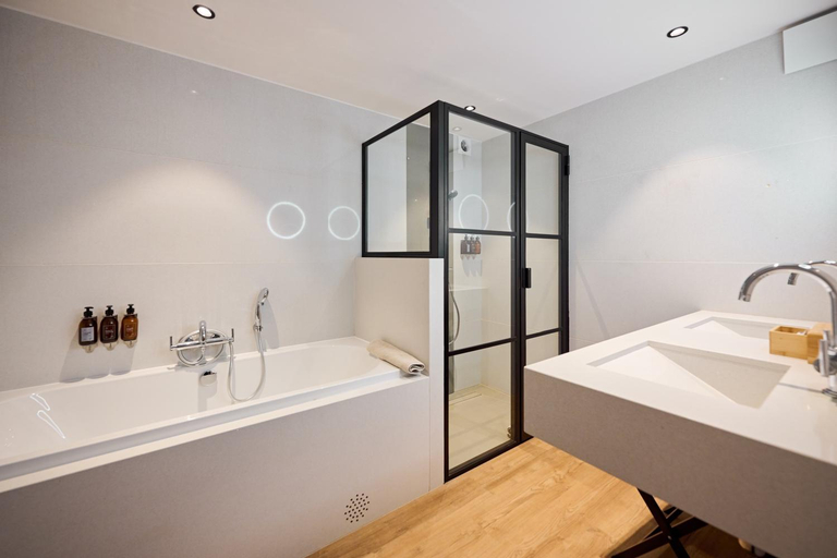 Bathroom 3, Hotel La Malle Poste, Namur