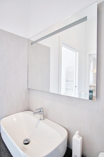 Bathroom 7