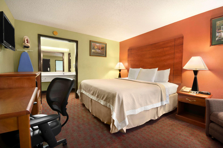Bedroom 3, Days Inn by Wyndham Jacksonville NC, Onslow