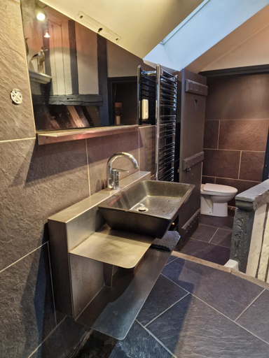 Bathroom 1, Les 9 Portes Coulommiers, Seine-et-Marne