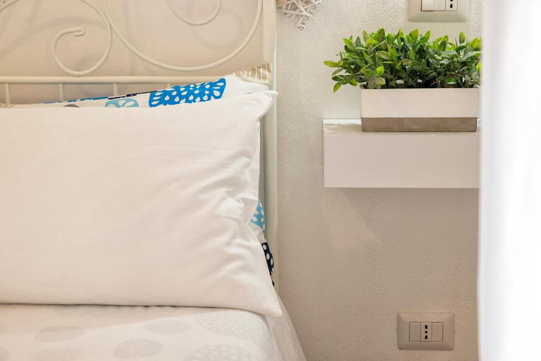 Bedroom 2, White Star Rooms self check-in, Sassari