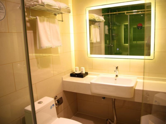 Bathroom, GreenTree Inn Heze Train Station Hotel, Heze