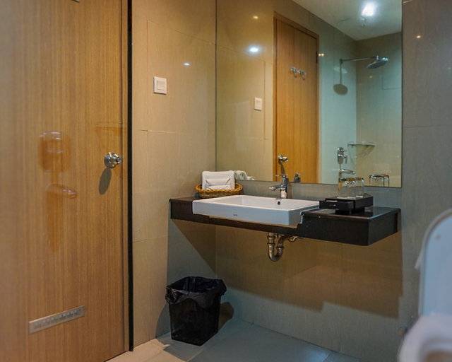 Bathroom 15