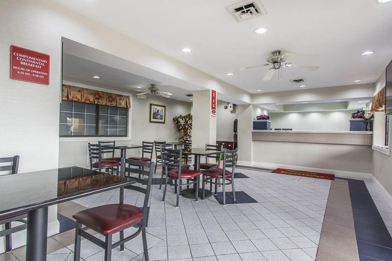 Food & Drinks 5, Econo Lodge Berea, Madison