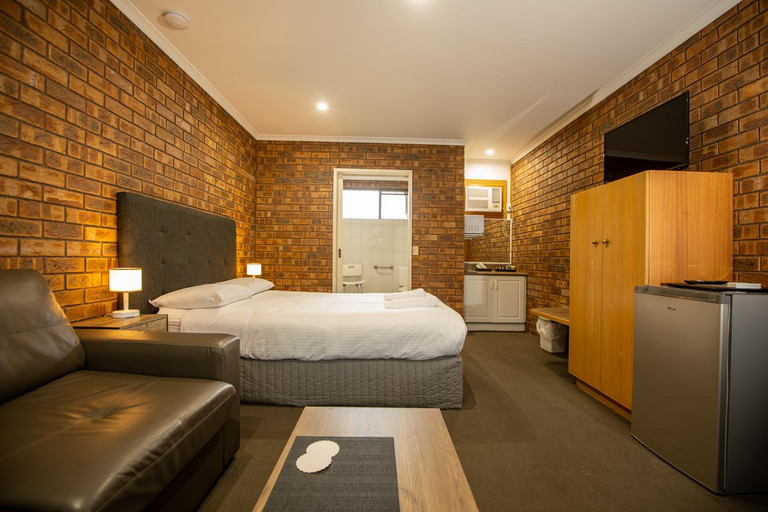 Bedroom 2, Wonthaggi Motel, Bass Coast Bal