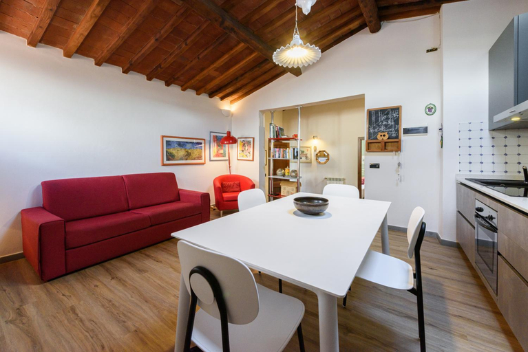 Kitchen 3, Una finestra sulle Cappelle Medicee by Mmega, Florence