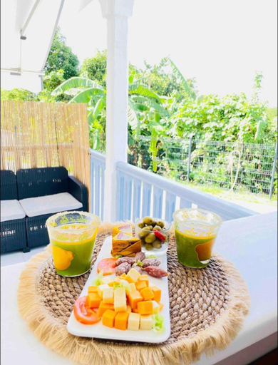 Food & Drinks 4, Sunshine Privilege, Deshaies
