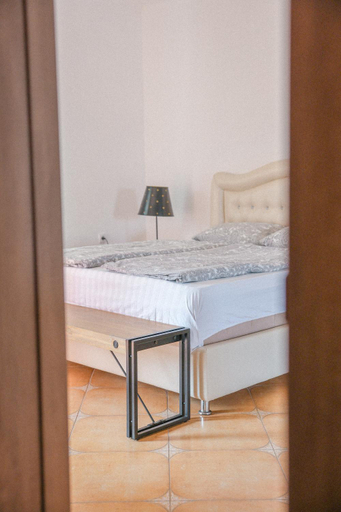 Others 2, Casa Selimi
