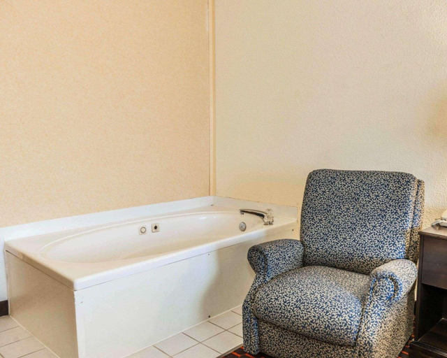 Bathroom, Comfort Inn Avon - North Indianapolis, Hendricks