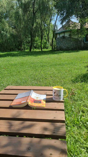 Food & Drinks, Viewtopia - The Secret Land, Poieni