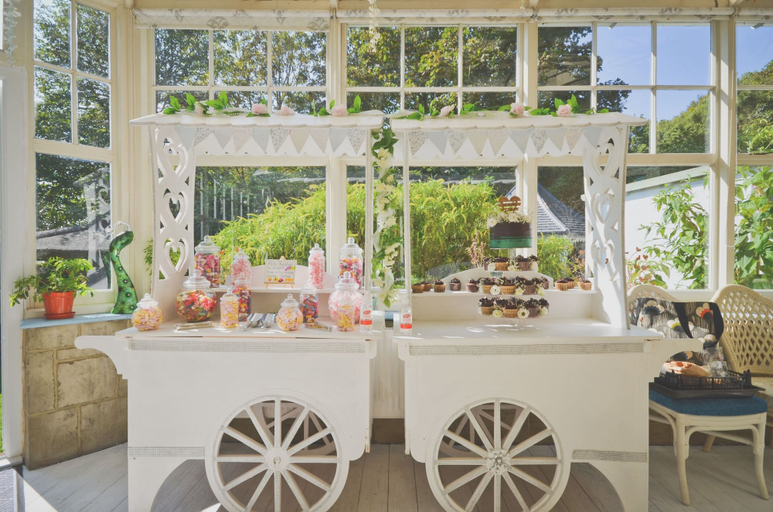 Food & Drinks 5, Enchanted Manor, Isle of Wight