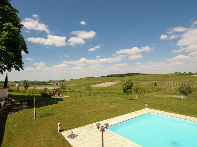 Others 1, Luxury apartment with terrace, Charente