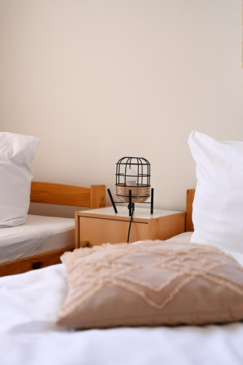 Others 4, Motel an der B180, Saalekreis
