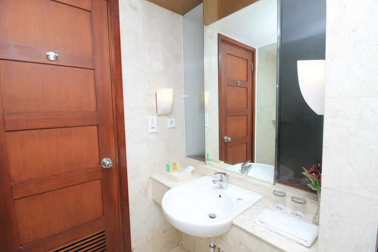 Bathroom 10
