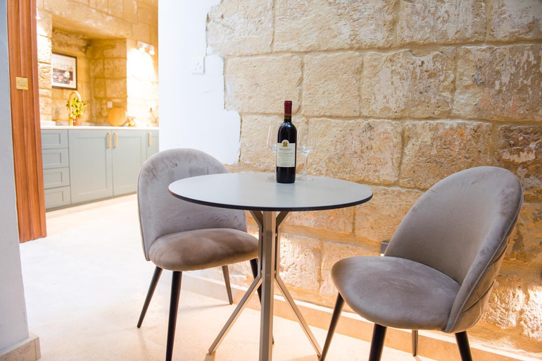 Others 3, San Anton Suites
