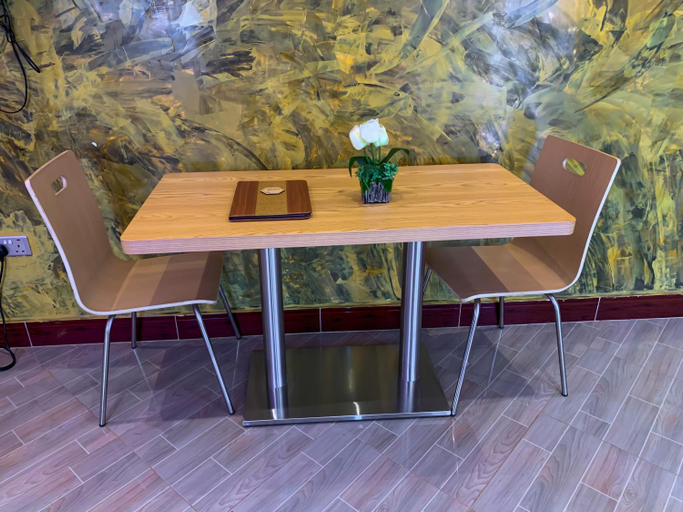 Others 5, Das Berliner Hotel, Busiiro