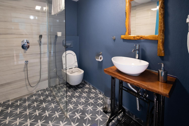 Bathroom 3, Şahika Konukevi, Gökçeada