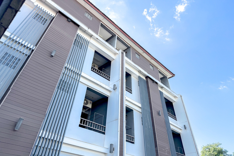 Exterior & Views 2, Jitrawadee Hotel, Muang Lampang