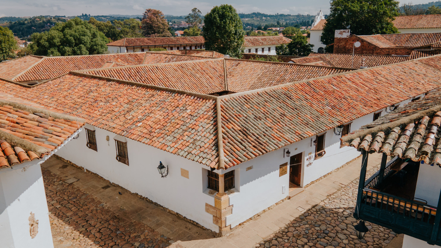 Exterior & Views