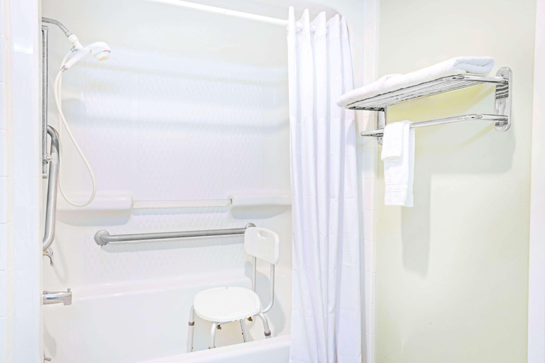 Bathroom 4, Days Inn by Wyndham Kingsland Naval Base I-95, Camden