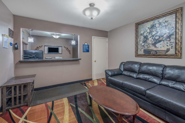 Public Area 3, Days Inn by Wyndham Jamestown, Stutsman
