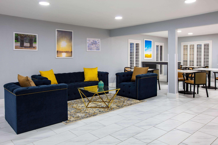 Public Area 2, Days Inn by Wyndham Granbury, Hood
