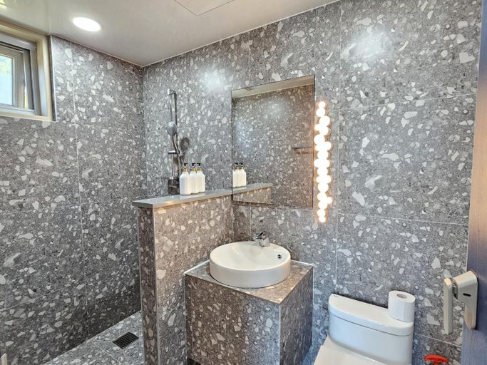 Bathroom 15