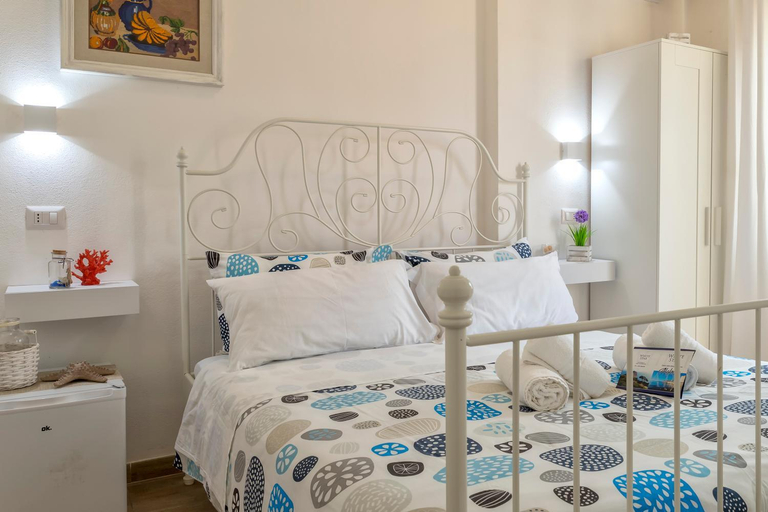 Bedroom 4, White star rooms self-check in, Sassari