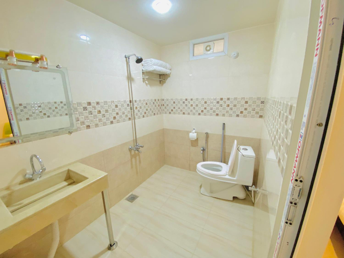 Bathroom 4, WHITE HOTEL, Quetta
