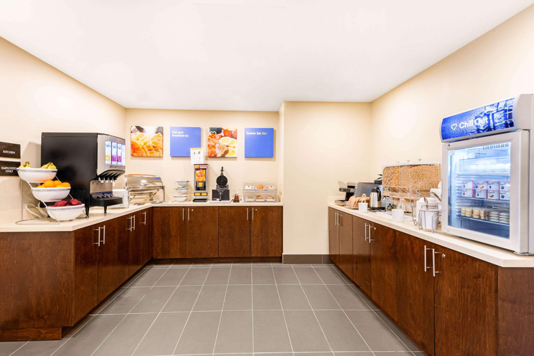 Food & Drinks 4, Comfort Inn & Suites Bowmanville, Durham