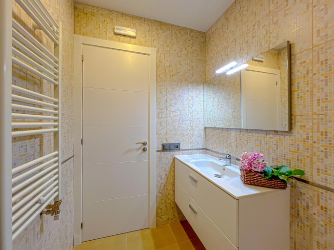 Bathroom 4, Vivalidays Dali - Costa Brava, Girona