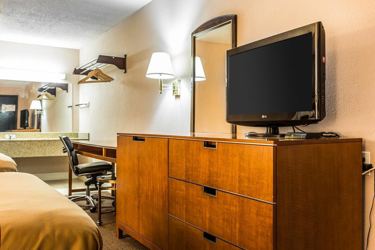 Bedroom 1, Econo Lodge Decatur, DeKalb