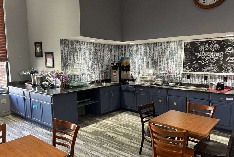Food & Drinks 5, AmericInn by Wyndham Ottumwa, Wapello