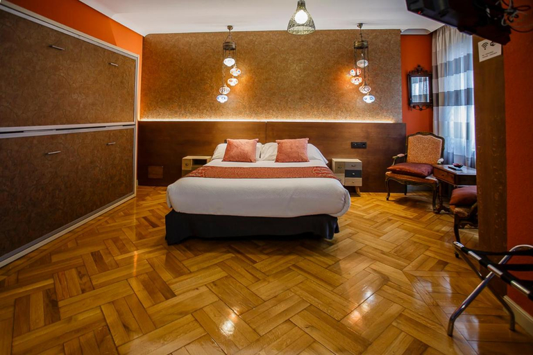 Others 5, Hostal Rodas Pamplona, Navarra