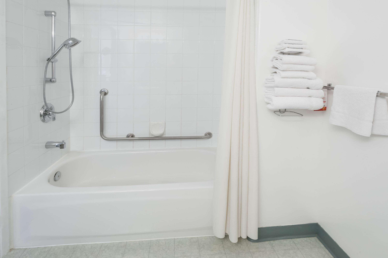 Bathroom 4, Super 8 by Wyndham Three Hills, Division No. 5
