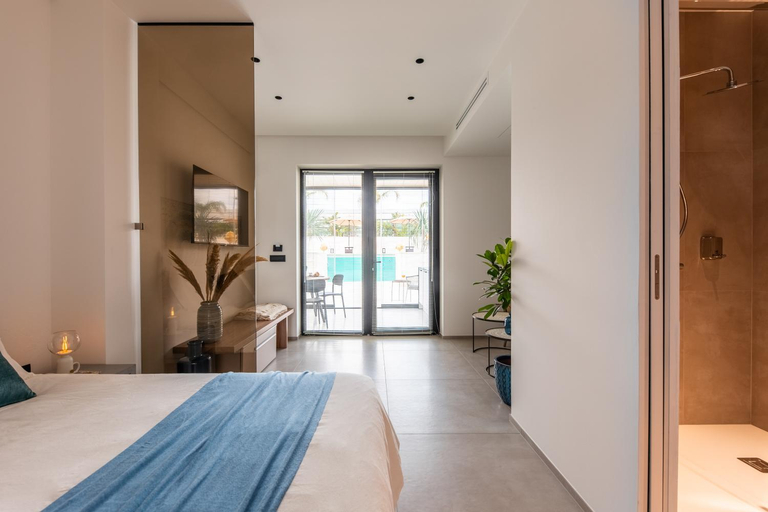 Others 5, Borgo Belvedere, Bari