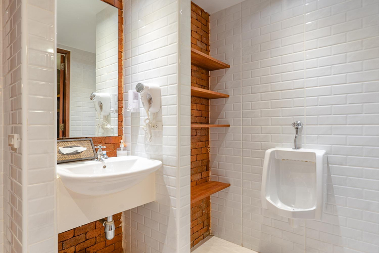 Bathroom 16