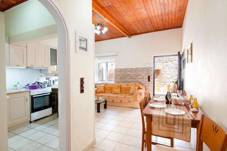 Room 5, Nina Gaios Waterfront Apartment, Ionian Islands