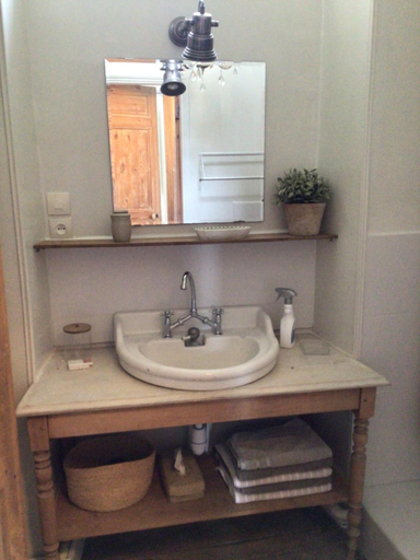 Bathroom 3, Les Souris dans le Grenier, Charente-Maritime