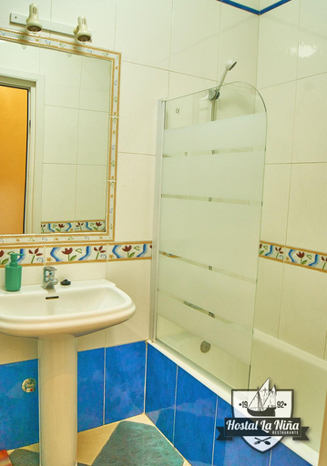 Bathroom 5, Hostal La Niña, Huelva