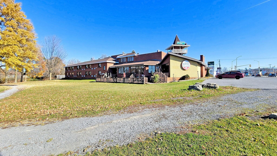Exterior & Views