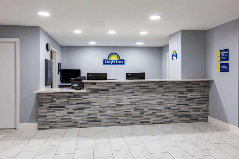 Public Area 2, Days Inn By Wyndham Granbury, Hood