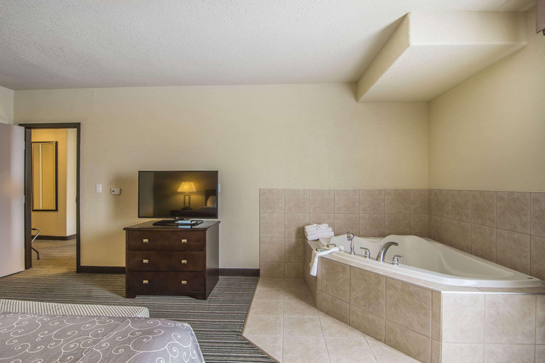 Bathroom 4, Quality Inn and Suites Yorkton, Division No. 9