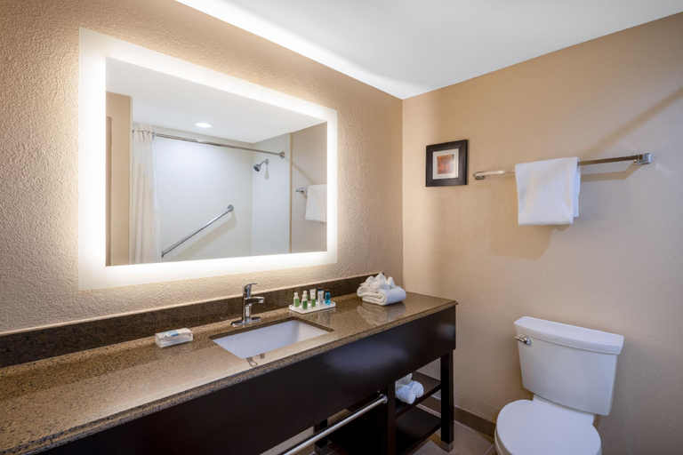 Bathroom 10