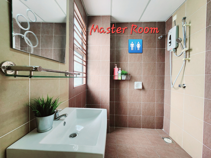 Bathroom 4, Landed House #Semenyih #Cozy #BBQ, Hulu Langat