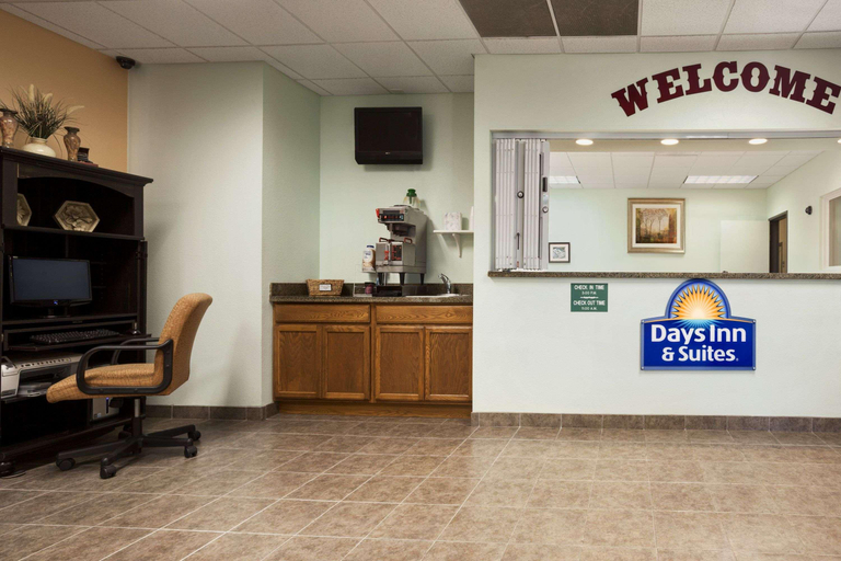 Public Area 2, Days Inn & Suites by Wyndham Columbus NE, Platte