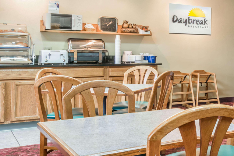 Food & Drinks 5, Days Inn by Wyndham Black River Falls, Jackson